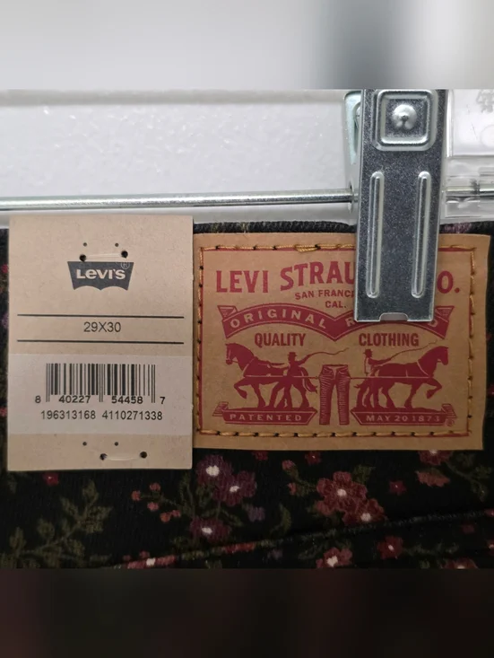 Levi's Black Floral Print Women's Jeans - Picture 6 of 6